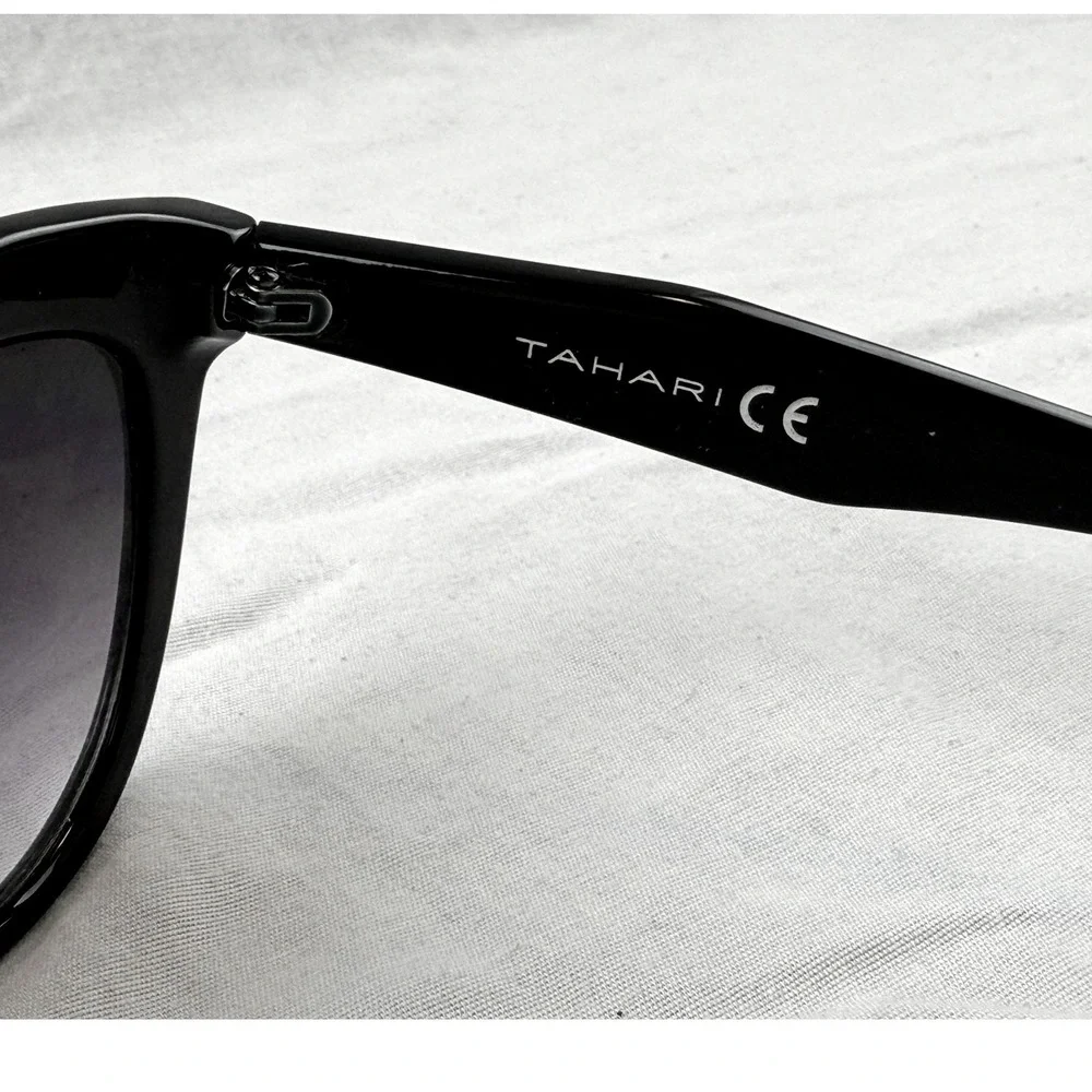 Tahari Womens Black Cat Eye Sunglasses Grey Snakeskin Temple Excellent Condition